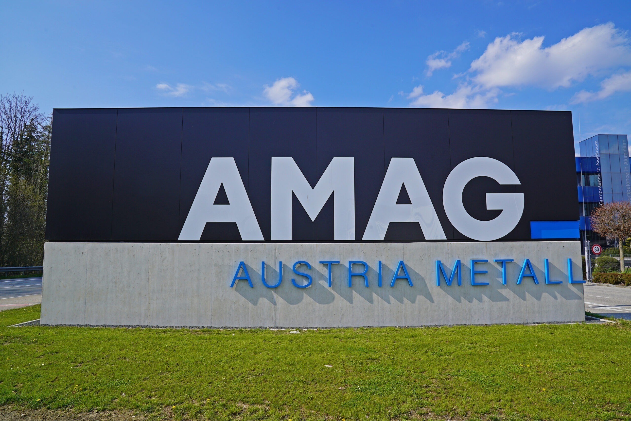 Schild_Firma_AMAG_Austria Metall AG_Ranshofen